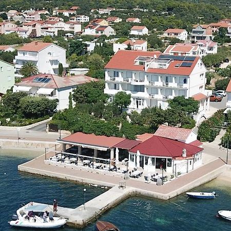 Apartmani Matusan Barbat na Rabu Екстер'єр фото
